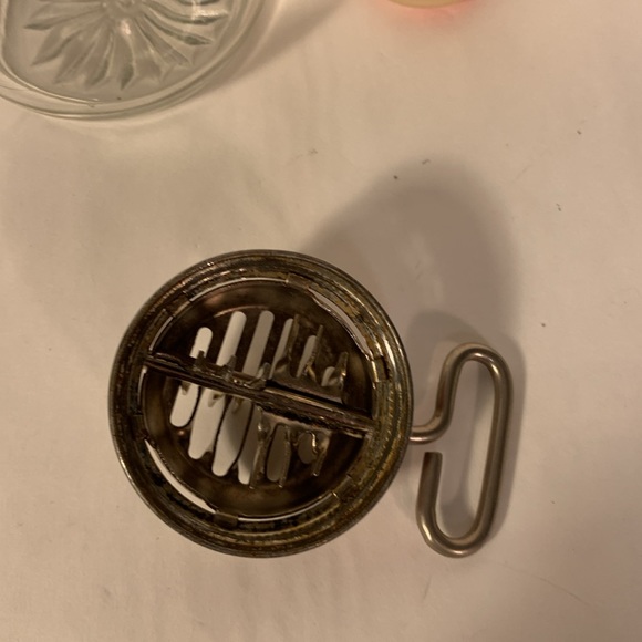 Vintage Glass Nut Spice Red Grinder Turnkey with Plastic Measuring Cup Lid - Picture 9 of 10